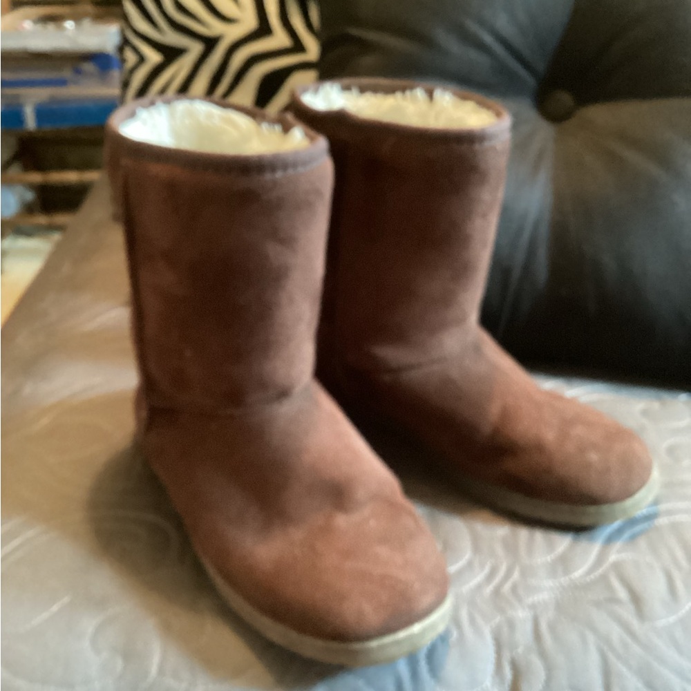 Dawgs women’ brown microfiber boots, size 8